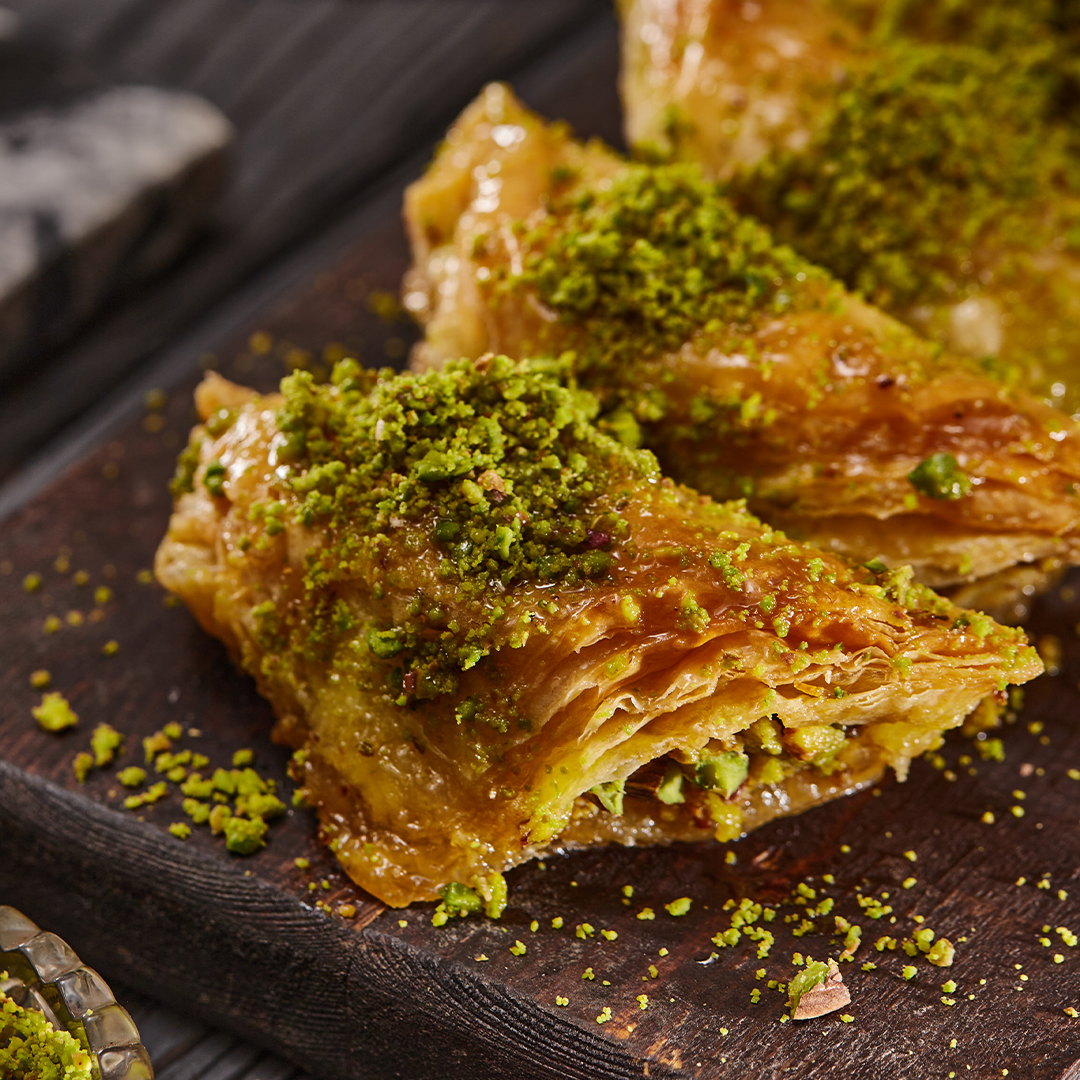 Şöbiyet with Pistachio