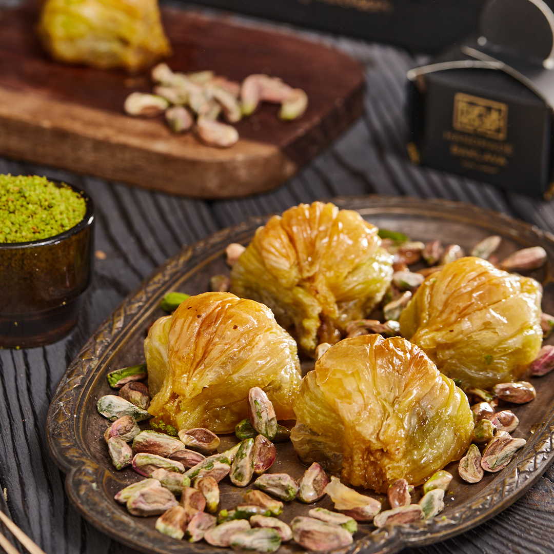 Midye Baklavas with Pistachio