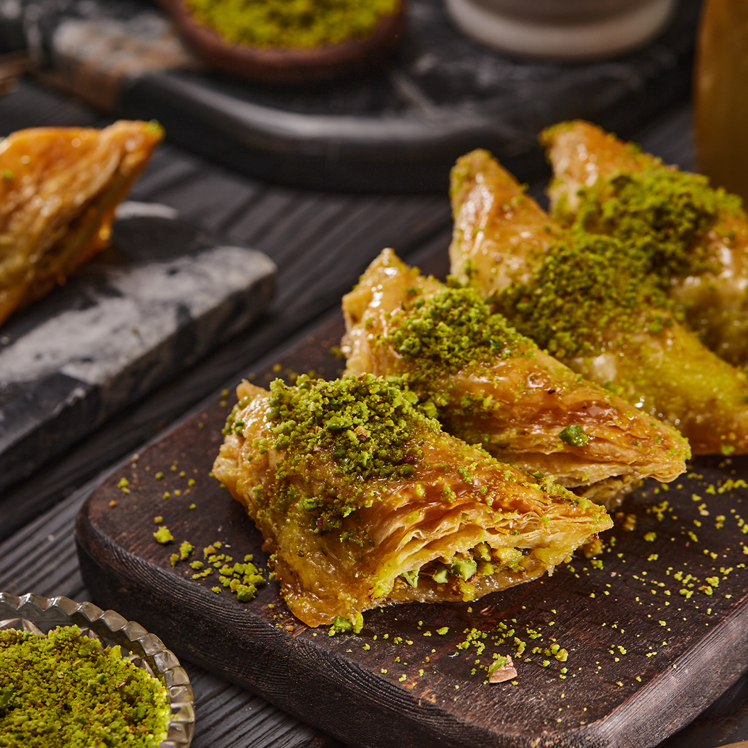 Şöbiyet with Pistachio